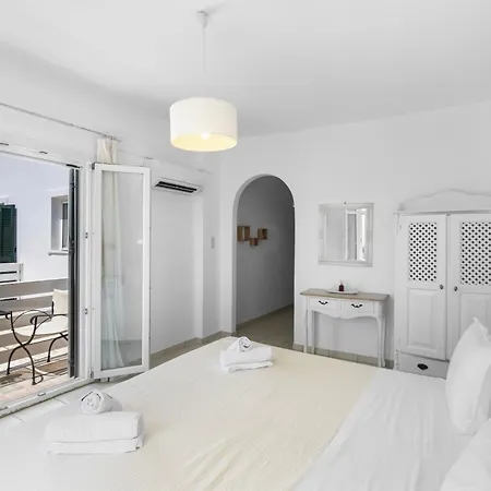 Tzane & - Steps Away From Golden Apartment *