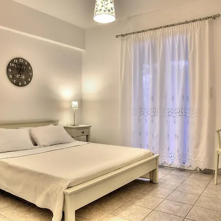 Apartment Tzane & - Steps Away From Golden *