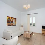Tzane & - Steps Away From Golden Appartement