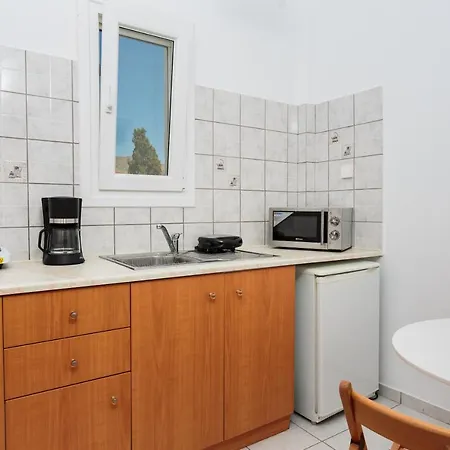 Tzane & - Steps Away From Golden Apartment *