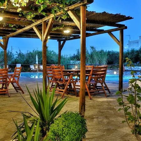 Apartment Tzane & - Steps Away From Golden